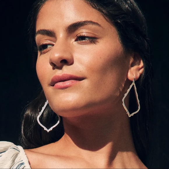 Kendra Scott Sophee Drop Earrings In Gold - Picture 3 of 7